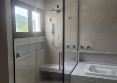 blindex box de banheiro em itajai 30 400x284 - Portfólio / Projetos de Esquadrias Entregues em Itajaí / SC