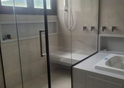 blindex box de banheiro em itajai 31 400x284 - Portfólio / Projetos de Esquadrias Entregues em Itajaí / SC