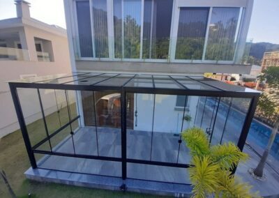 cobertura estrutura de aluminio e vidro laminado 06 400x284 - Portfólio / Projetos de Esquadrias Entregues em Itajaí / SC