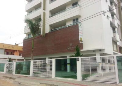 obra esquadrias e vidros edificio emerald 01 400x284 - Portfólio / Projetos de Esquadrias Entregues em Itajaí / SC