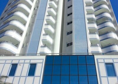 obra esquadrias e vidros residencial itamirim 02 400x284 - Portfólio / Projetos de Esquadrias Entregues em Itajaí / SC