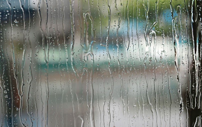 fechamento de sacada protege das chuvas - Como o fechamento de sacada protege das chuvas?
